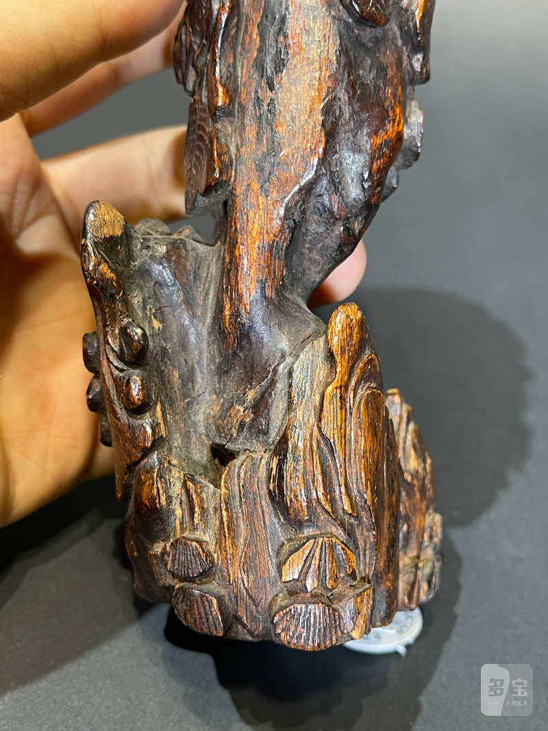 明晚期 沉香木松鼠葡萄纹花插 - 图9